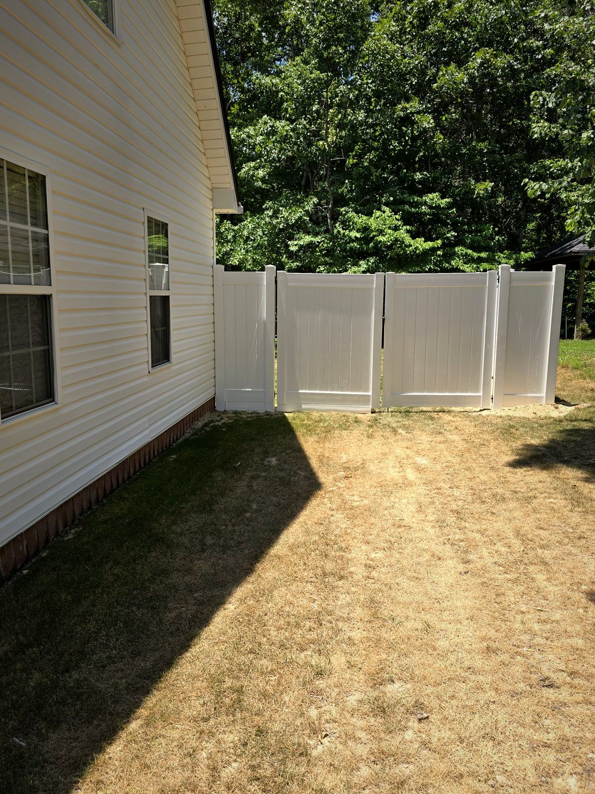 White vinyl privacy fence run at a new home