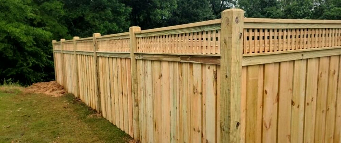 Wood privacy fence with a lattice top